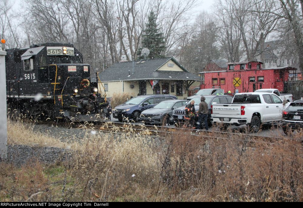 MNJ 5615 arrives at the depot, now a deli